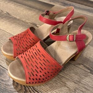 Dansko Denita Milled Red Nubuck Sandal Size EUR 39 (8.5) Block Heel Comfort